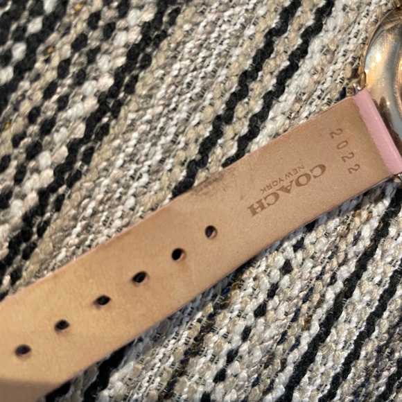 Pink women’s Coach leather band watch with crystal accents 👀 - Picture 6 of 8